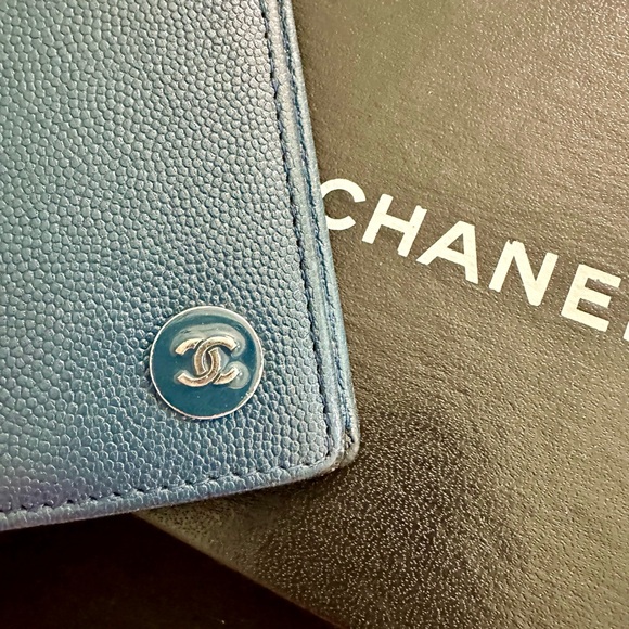 Chanel Caviar Bifold Wallet with Box - Picture 4 of 7